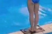 【朗報】「飛び込みを終わらせた女」の名を持つ中国選手、水に飛び込んでも飛沫を上げない謎の力を手にする・・・・・・・・・・・
