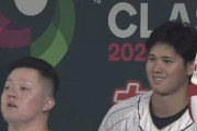 大谷、牧とイチャつく