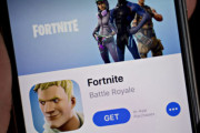 フォートナイト vs Apple問題 フォートナイト削除により「フォートナイト入りのiPhone」が海外オークションサイトで約150万円で出品