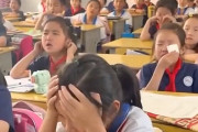 【動画】中国、小学生に「忠犬ハチ公」の映画を見せたら教室中で大号泣が止まらなくなる！