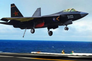 中国が開発中の新型空母艦載機、来年初飛行の可能性…カタパルト対応型のJ-15Tはお蔵入りか！
