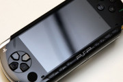 ワイのPSP「ｼｬｰｯ!ｼｬｰｯ!（怒号）」　ワイ「こいつうるさいなぁ・・・ん？」　あっくんのPSP「…」