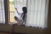 【乃木坂46】小川彩、太ももをギリギリまで見せた衝撃のグラビアメイキング動画公開！！！