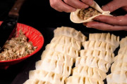 【朗報】手作り餃子を100回以上作ってきたワイ、ようやく気付く