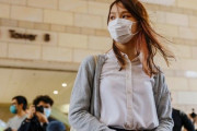 【悲報】美人JDさん、刑務所へ移送中の様子が公開される