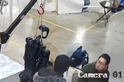 【中国】研究室の人形ロボットが突然発狂してしまう動画が怖い。