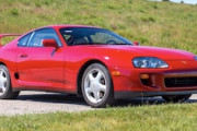 1995年製トヨタ・スープラ（1オーナー走行1.1万キロ）がオークションで高騰中。