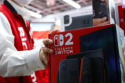 【悲報】店、泣く「普通にSwitch2売りたいんよ…でも転売カスのせいで条件設けるしかないんよ…」