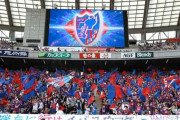 FC東京がミュージシャン・チバユウスケ氏の死去に追悼メッセージ　サポーターによる応援横断幕＆チャント掲載