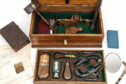【画像】貴族所有の19世紀末の吸血鬼退治用道具箱210万円で落札ｗｗｗｗｗ