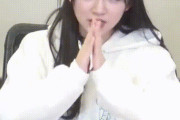 【画像】現役JK声優さん、Hなお胸をうっかり強調してしまう