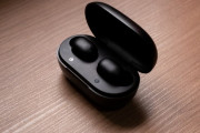 最近のワイヤレスイヤホン音質よすぎだろ…