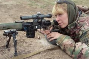 ロシア「伝説の女スナイパーを殺害した」伝説の女スナイパー「いいえ、それは民間人です」