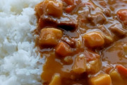 【悲報】カレーの具、ニンジンが実はいらないことが明らかになり始めるwxwx