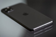 日本人にiPhone派が多いのって初期に糞みたいなAndroid端末作ってた日本メーカーのせいだよな