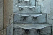 世界遺産「ピサの斜塔」の階段が磨り減っていたのでひっくり返して使おうとした結果・・・　海外の反応