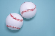 野球ってボール2つ使えた方が面白いよな