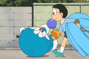 【超GIF】ドラえもんさん、のび太に蹴り転がされる