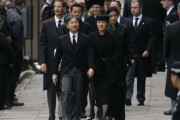 天皇陛下、エリザベス女王国葬でノーマスク　コロナ後、行事では初