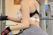 【画像あり】最近の女さん特有の「レギンス履いてればお尻晒してもノーダメ」の精神ｗｗｗ