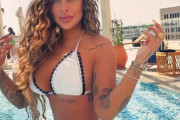 ネイマールの妹・ラファエラさん、大胆ボディ…！