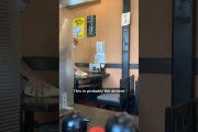 海外「扇風機ヤバい」「この国ならでは？」日本でも汚い店はうまい説？ある食堂の様子に反響