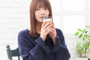 櫻坂46田村保乃、コーヒーでほっと一息！絶賛CMオンエア中「イオンカード」公式ツイッター登場