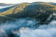 【動画】チェコに世界最長の歩行者用吊り橋「Sky Bridge 721」がオープン。