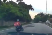 【動画】道路補修の不良が原因でバイク乗りがぶっ飛ばされる事故。