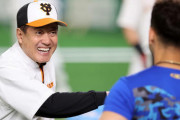 【画像】巨人原監督とDeNAソト、練習中に笑顔で話す