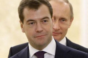 「プーチンの犬」メドベージェフ前大統領の転落が止まらない！