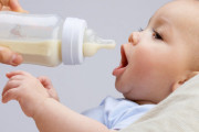 【ミルク】赤ちゃんの育児について（一度に飲んでくれません）