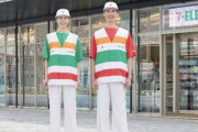 【画像】大阪万博、ファッションデザイナー監修のセブンイレブン制服を発表WWWWWWWWWWWWWWWWWWWWWWWWW