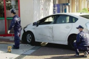【狭山】89歳スーパー車突入、駐禁取締から逃げるために暴走か…目撃者「警察官が近づくと車が発進した」