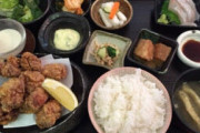 【画像】唐揚げ定食の理想の形がこれだ！！！