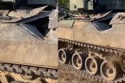 ロシア軍のT-72戦車から、直撃弾を受けたウクライナ軍のブラッドレー歩兵戦闘車！
