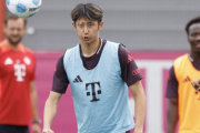 バイエルンのコンパニ監督が伊藤洋輝の復帰時期に言及「6～8週間後に復帰できることを願っている」