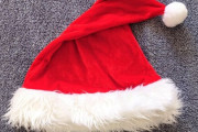 【悲報】スーパーレジ打ちバイトワイ、サンタ帽被らされる拷問の季節の到来に怯える
