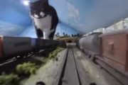 猫が侵入した鉄道ジオラマの世界が緊張感に満ちててワロタ　海外の反応