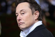 イーロン・マスク氏「ウクライナの衛星通信のために資金提供してるけど、めっちゃ赤字で続けるのつらい；；」 → 批判殺到で仕方なく提供継続へ