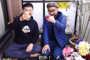 仲良しおじさん２人組「セブンイレブンの食べ物でピクニックしてみたよ」　海外の反応