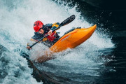トランスジェンダーの女性カヌー選手が”女子”としての出場停止に→ 性別不問の大会に出るよう求められるも断固拒否