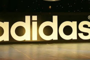アディダスさん、ロシア事業停止で300億円減収･･･