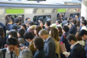 【スカッと】お嬢様な友人と電車に乗ったとき、友人の後ろに先週私にチカンした男が。助けなきゃと思っていたら…