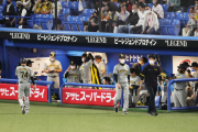神宮球場で野次・・・。「どうなってんねん！　阪神！」「1点取らせろ！」「○○出すな！」