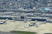 日本の主要空港って発着枠逼迫か門限に苦しめられすぎでは？アジアのハブも今や仁川だし…