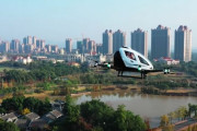 ドローン先進国の中国で空飛ぶタクシーが観光客を乗せて飛行スタート！