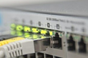 【家庭内LAN】10GbEに移行するときってCAT5eで配線しちゃってた場合、みんなCAT8とかに配線張り替えてる？