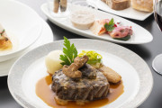 ANA、ファースト・ビジネス機内食を楽しめる「翼のレストラン」 税込59,800円