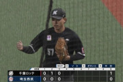 ソトがはじいたボールを小川がナイスカバー！さりげない好プレー！！
